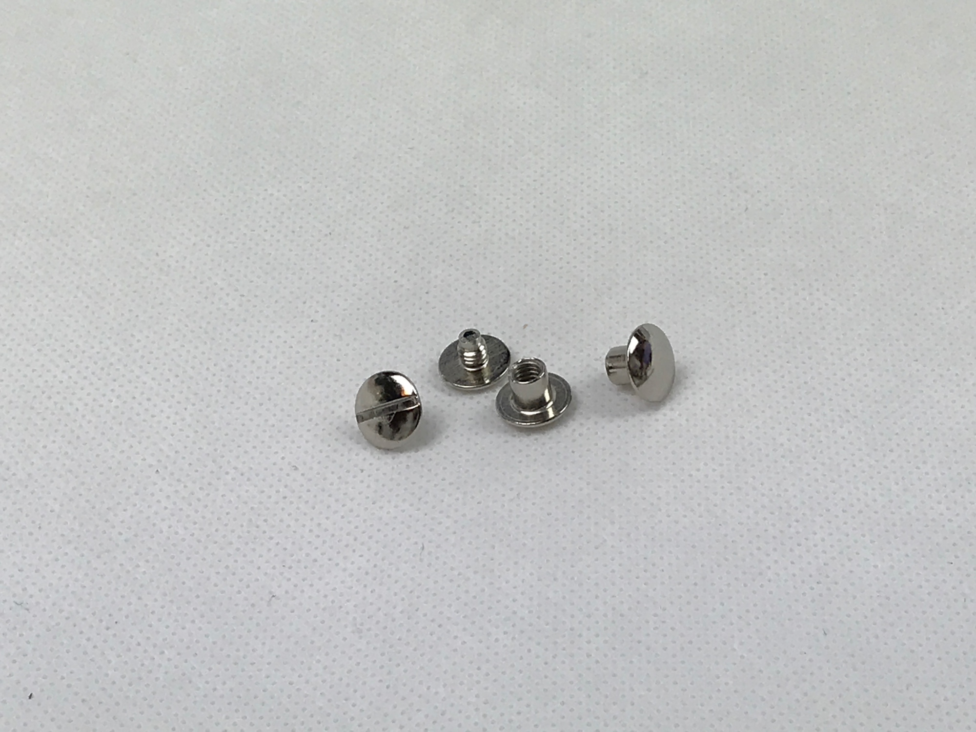5mm - 2 Buchschrauben vernickelt