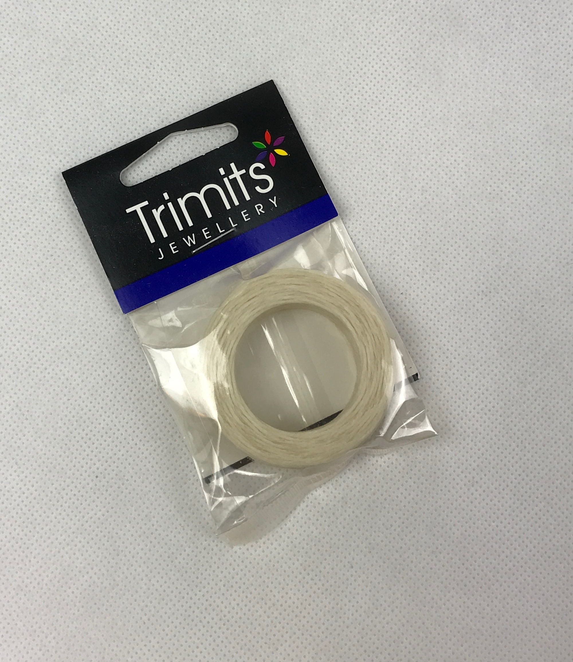 Leinengarn gewachst in weiß Leinengarn gewachst in weiß