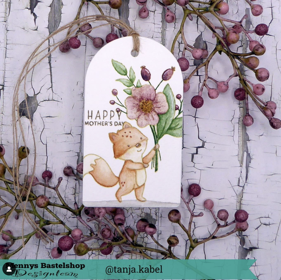 Ein Fuchs bringt Blumen Ein Fuchs bringt Blumen